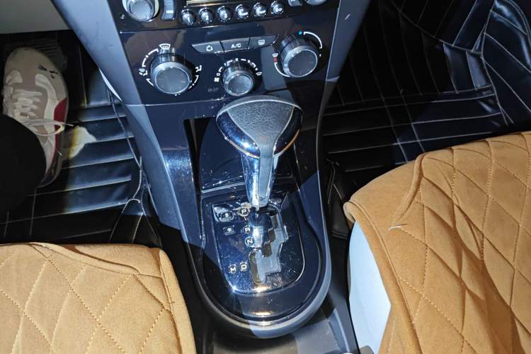 Used Citroen C-Quatre 2013 Sedan 1.6L Automatic Prestige Model Gear Lever
