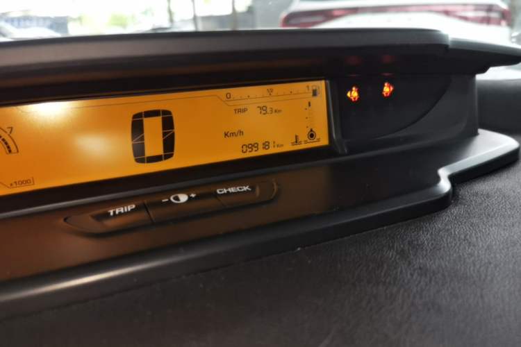 Used Citroen C-Quatre 2013 CROSS 1.6L Automatic Odometer Close Up