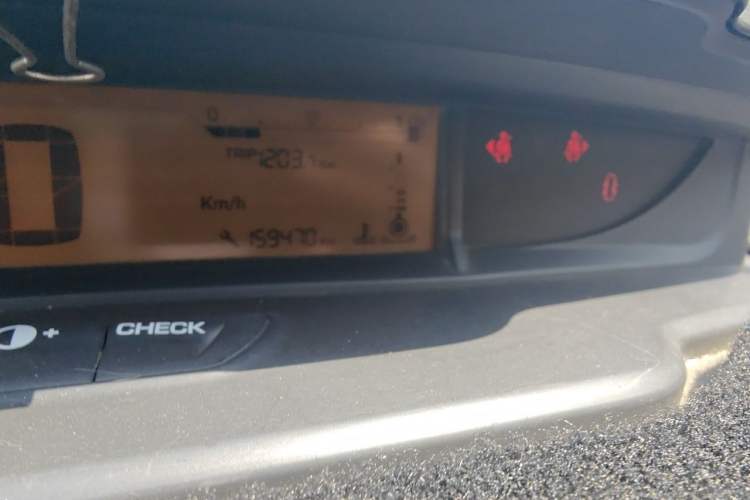 Used Citroen C-Quatre 2013 1.6L Manual Prestige CNG Model Odometer Close Up
