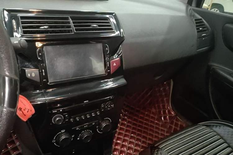 Used Citroen C-Quatre 2013 1.6L Manual Prestige CNG Model Audio And AC Panel