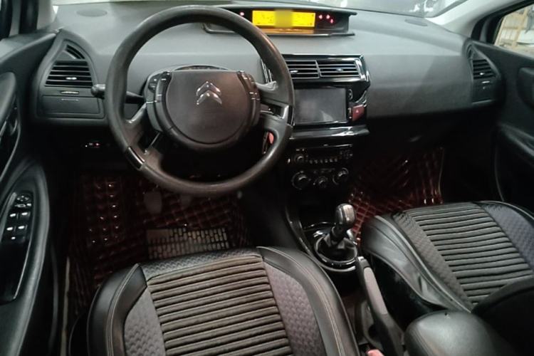 Used Citroen C-Quatre 2013 1.6L Manual Prestige CNG Model Center Console