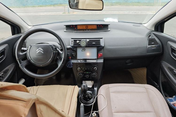 Used Citroen C-Quatre 2013 1.6L Manual Prestige CNG Model Center Console
