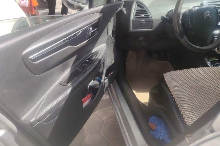 Used Citroen C-Quatre 2013 1.6L Manual Prestige CNG Model Driver Seat