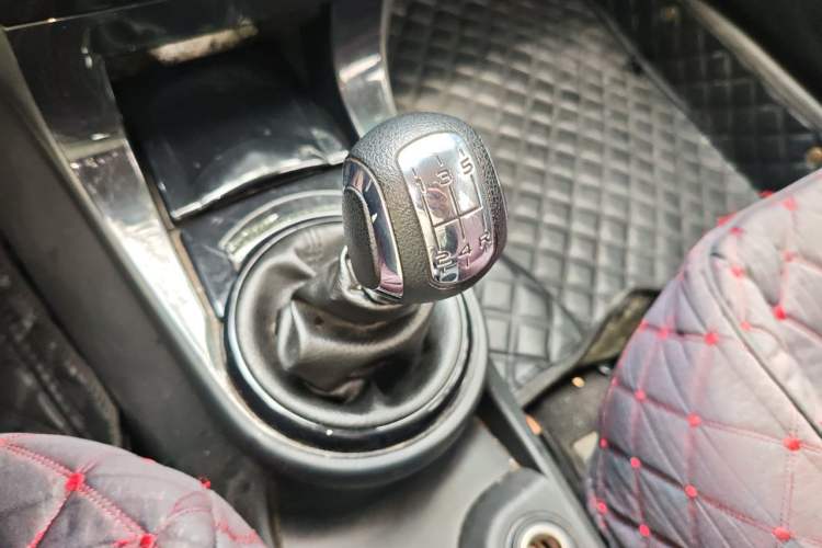 Used Citroen C-Quatre 2013 Sedan 1.6L Manual - Prestige Model Gear Lever