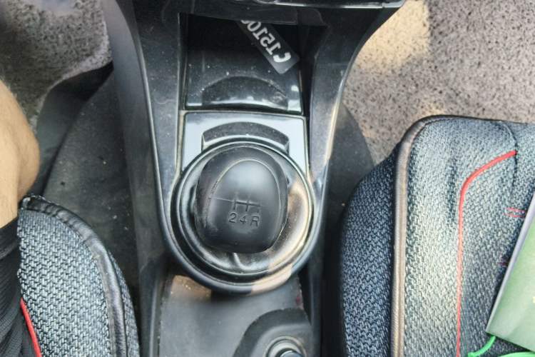 Used Citroen C-Quatre 2013 1.6L Manual Prestige CNG Model Gear Lever