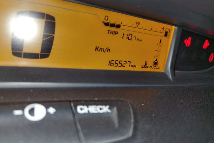 Used Citroen C-Quatre 2013 1.6L Manual Prestige CNG Model Odometer Close Up