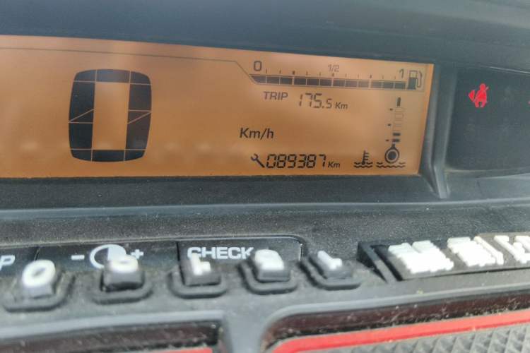 Used Citroen C-Quatre 2013 1.6L Manual Prestige CNG Model Odometer Close Up