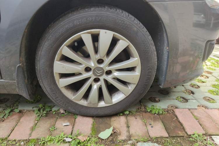 Used Citroen C-Quatre 2013 Sedan 1.6L Manual - Prestige Model Right Front Wheel Hub