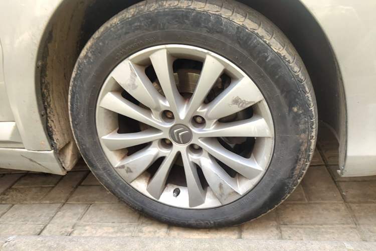 Used Citroen C-Quatre 2013 1.6L Manual Prestige CNG Model Right Front Wheel Hub