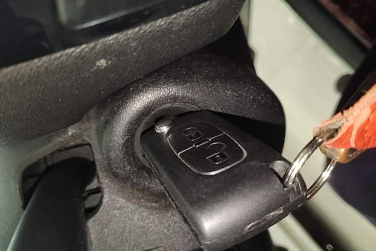 Used Citroen C-Quatre 2013 1.6L Manual Prestige CNG Model Vehicle Key