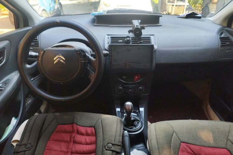 Used Citroen C-Quatre 2013 1.6L Manual Prestige CNG Model Center Console