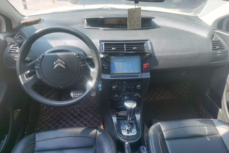Used Citroen C-Quatre 2013 Facelifted CROSS 1.6L Automatic Center Console
