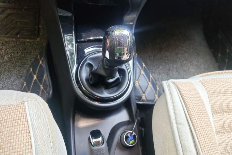Used Citroen C-Quatre 2013 Sedan 1.6L Manual - Prestige Model Gear Lever