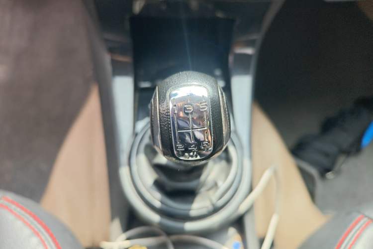 Used Citroen C-Quatre 2013 1.6L Manual Prestige CNG Model Gear Lever