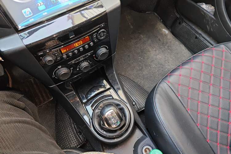 Used Citroen C-Quatre 2013 Sedan 1.6L Manual - Prestige Model Gear Lever