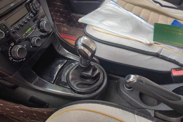 Used Citroen C-Quatre 2013 Sedan 1.6L Manual - Prestige Model Gear Lever
