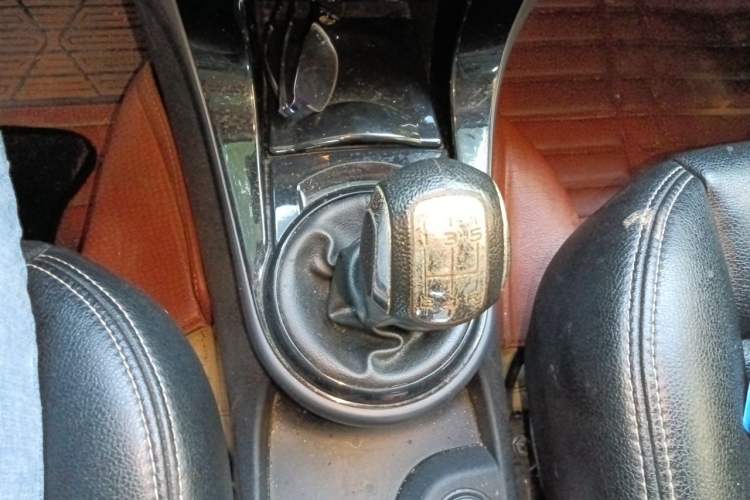 Used Citroen C-Quatre 2013 1.6L Manual Prestige CNG Model Gear Lever