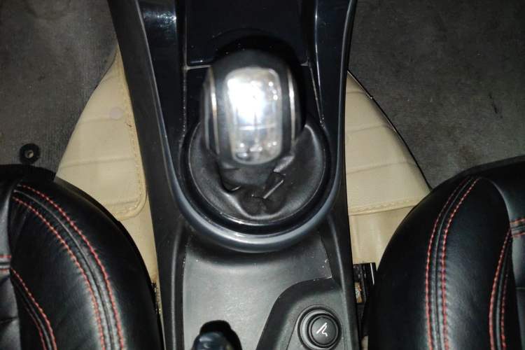 Used Citroen C-Quatre 2013 1.6L Manual Prestige CNG Model Gear Lever