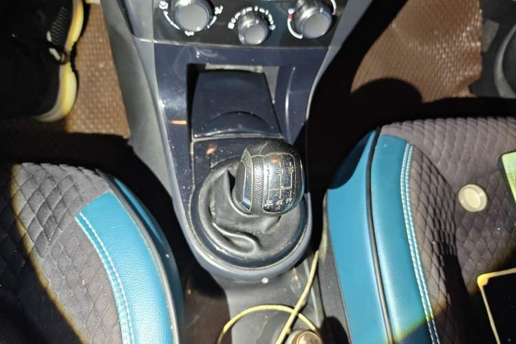Used Citroen C-Quatre 2013 1.6L Manual Prestige CNG Model Gear Lever