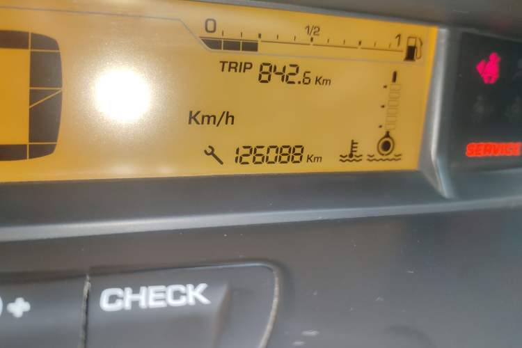 Used Citroen C-Quatre 2013 1.6L Manual Prestige CNG Model Odometer Close Up