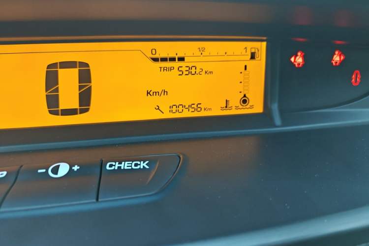 Used Citroen C-Quatre 2013 Hatchback 1.6L Automatic LeShang Model Odometer Close Up