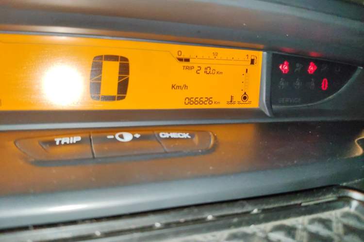 Used Citroen C-Quatre 2013 1.6L Manual Prestige CNG Model Odometer Close Up
