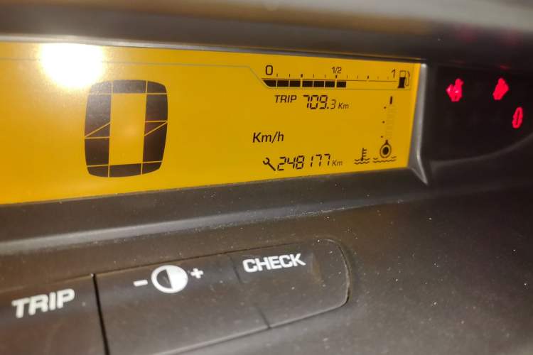 Used Citroen C-Quatre 2013 1.6L Manual Prestige CNG Model Odometer Close Up