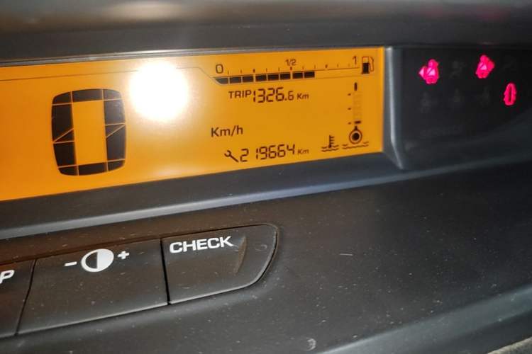 Used Citroen C-Quatre 2013 1.6L Manual Prestige CNG Model Odometer Close Up