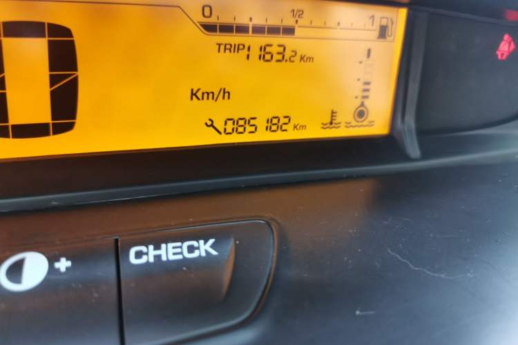 Used Citroen C-Quatre 2013 1.6L Manual Prestige CNG Model Odometer Close Up