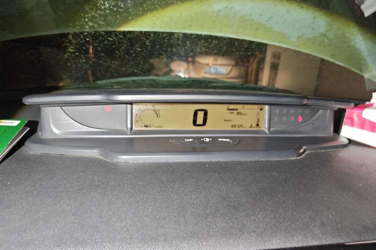 Used Citroen C-Quatre 2013 1.6L Manual Prestige CNG Model Odometer Close Up