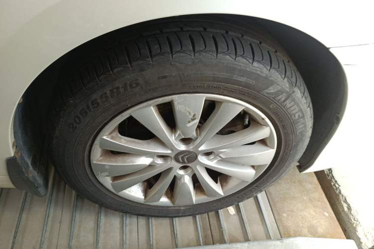 Used Citroen C-Quatre 2013 Sedan 1.6L Manual - Prestige Model Right Front Wheel Hub