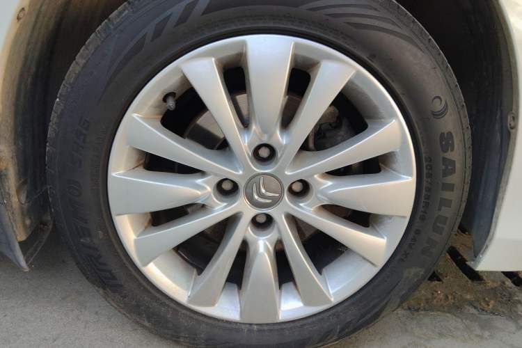 Used Citroen C-Quatre 2013 1.6L Manual Prestige CNG Model Right Front Wheel Hub