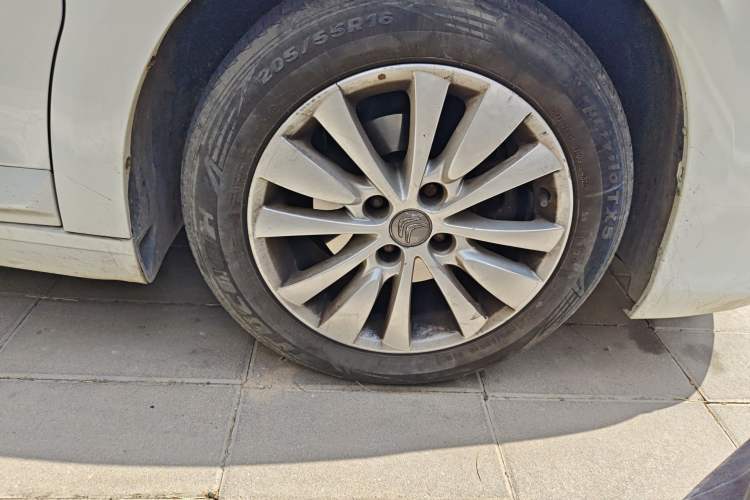 Used Citroen C-Quatre 2013 Sedan 1.6L Manual - Prestige Model Right Front Wheel Hub