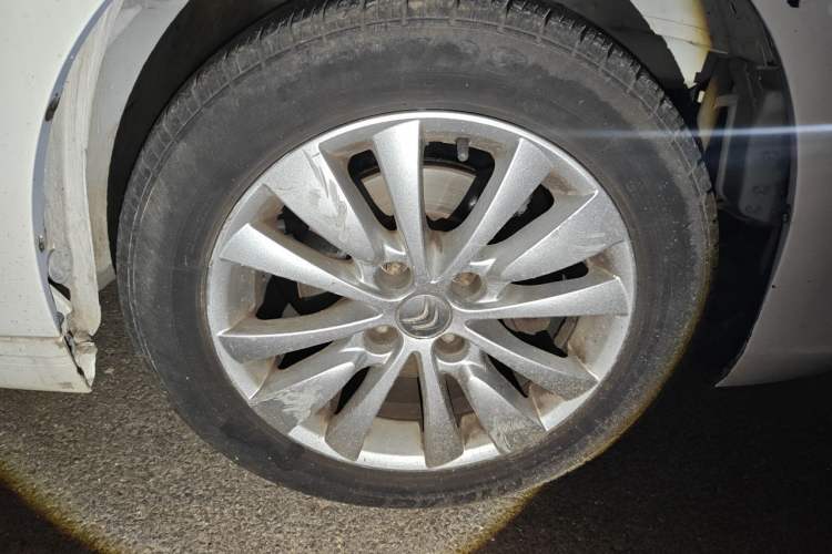 Used Citroen C-Quatre 2013 1.6L Manual Prestige CNG Model Right Front Wheel Hub