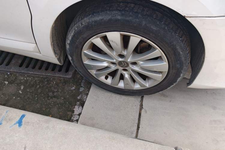 Used Citroen C-Quatre 2013 Hatchback 1.6L Automatic LeShang Model Right Front Wheel Hub