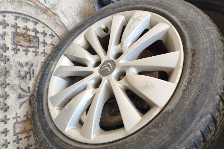 Used Citroen C-Quatre 2013 Hatchback 1.6L Manual LeShang Model Right Front Wheel Hub