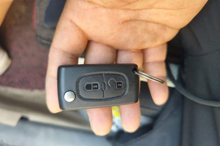 Used Citroen C-Quatre 2013 1.6L Manual Prestige CNG Model Vehicle Key
