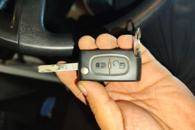 Used Citroen C-Quatre 2013 1.6L Manual Prestige CNG Model Vehicle Key