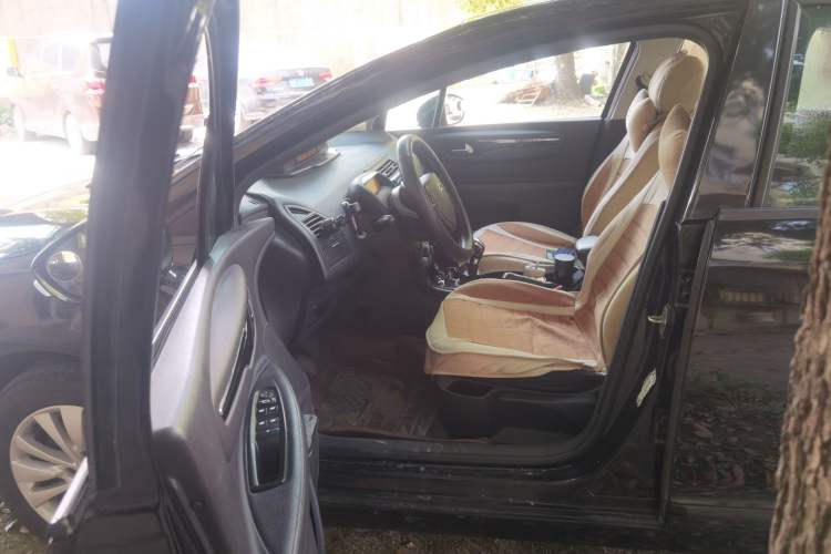 Used Citroen C-Quatre 2014 VTS Version 1.6L Manual - Premium Model Driver Seat