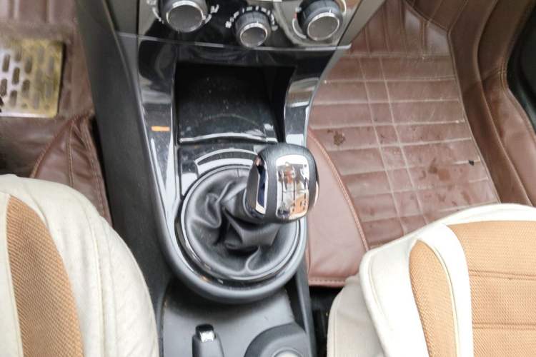 Used Citroen C-Quatre 2014 VTS Version 1.6L Manual - Premium Model Gear Lever