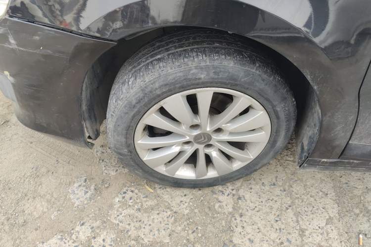 Used Citroen C-Quatre 2014 1.6L Manual Car Connectivity Edition Left Front Wheel Hub