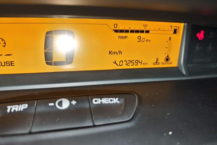 Used Citroen C-Quatre 2014 VTS Version 1.6L Manual Enjoyment Model Odometer Close Up