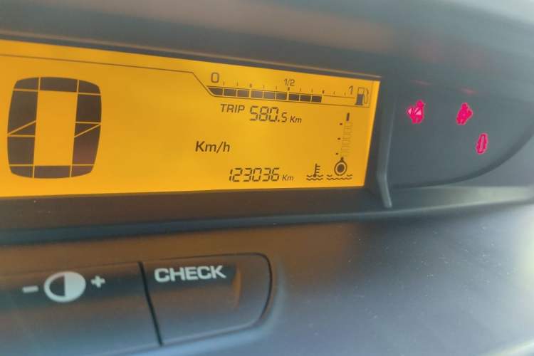 Used Citroen C-Quatre 2014 VTS Version 1.6L Manual - Premium Model Odometer Close Up