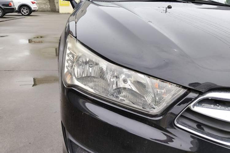 Used Citroen C-Quatre 2014 VTS Version 1.6L Manual - Premium Model Right Front Headlight