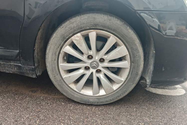 Used Citroen C-Quatre 2014 VTS Version 1.6L Manual - Premium Model Right Front Wheel Hub