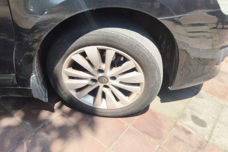 Used Citroen C-Quatre 2014 VTS Version 1.6L Manual - Premium Model Right Front Wheel Hub