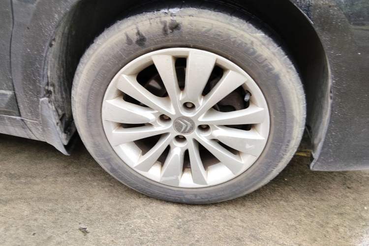 Used Citroen C-Quatre 2014 VTS Version 1.6L Manual - Premium Model Right Front Wheel Hub