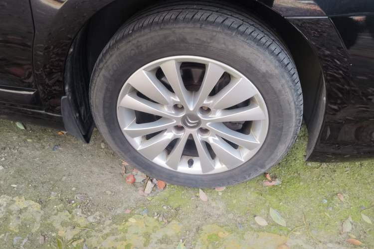 Used Citroen C-Quatre 2014 VTS Version 1.6L Manual - Premium Model Right Front Wheel Hub