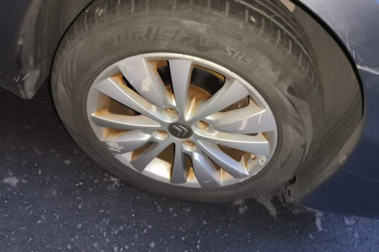 Used Citroen C-Quatre 2014 VTS Version 1.6L Manual - Premium Model Right Front Wheel Hub