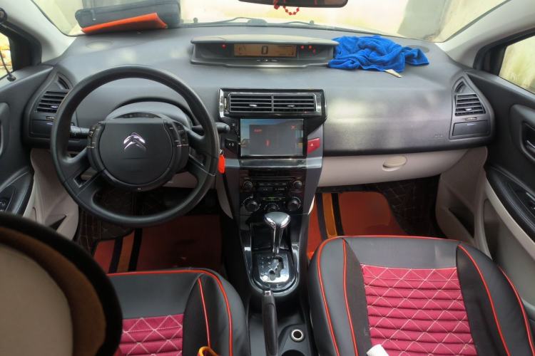 Used Citroen C-Quatre 2014 VTS Version 1.6L Automatic Prestige Model Center Console